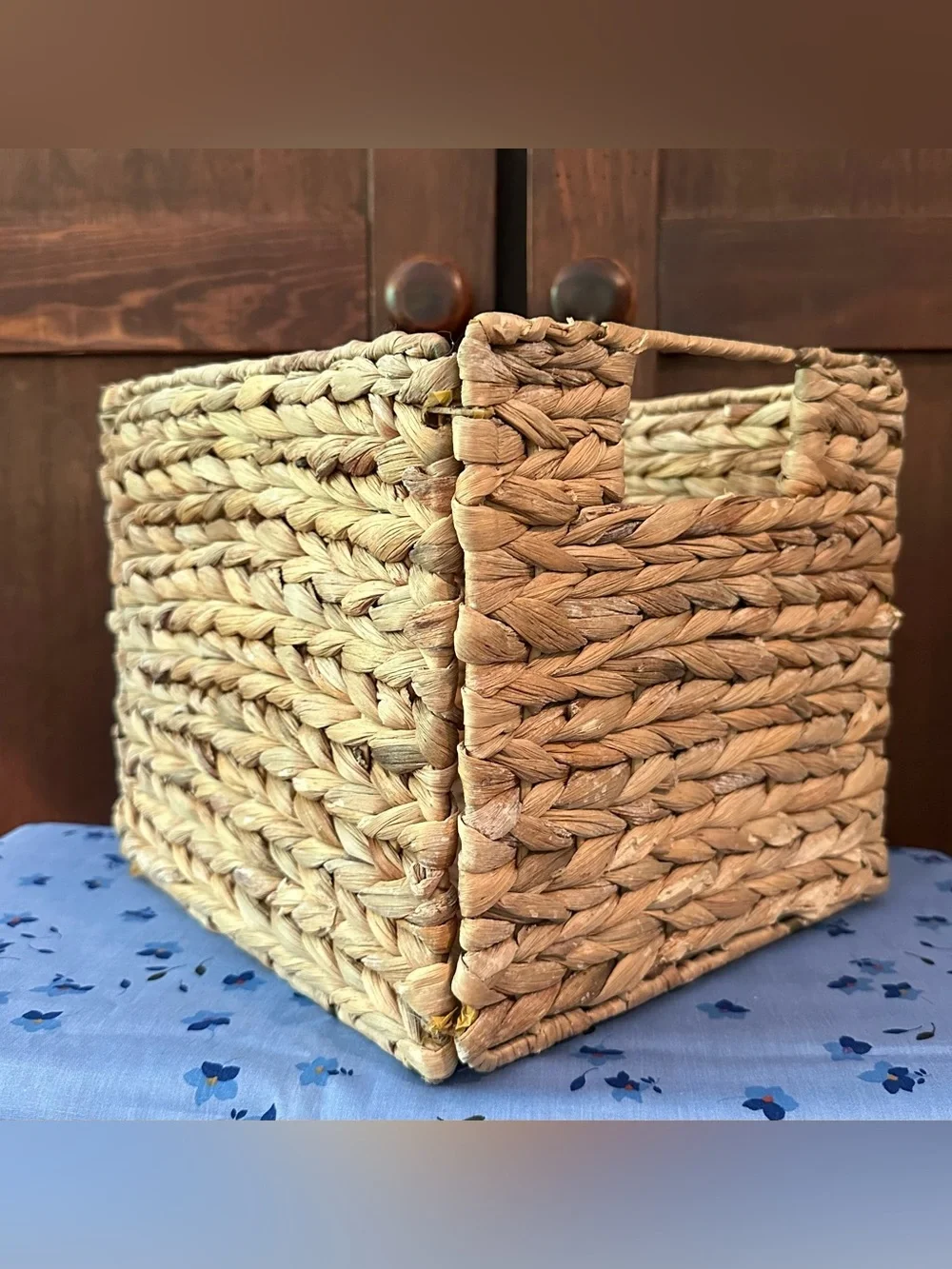 Collapsible woven basket